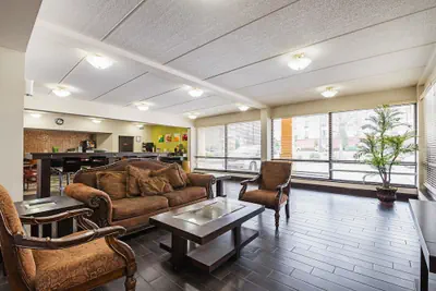 Photo 3 - Quality Inn Airport - Southeast