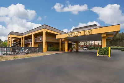 Photo 2 - Quality Inn Airport - Southeast
