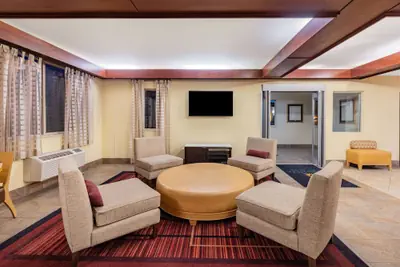 Photo 4 - La Quinta Inn & Suites by Wyndham Helena