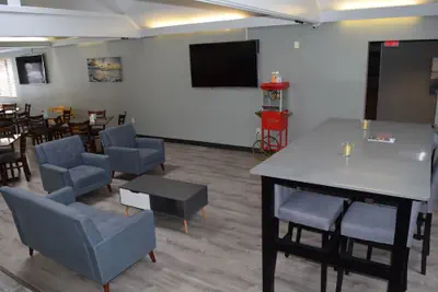 Photo 4 - Country Inn & Suites by Radisson, Muskegon, MI
