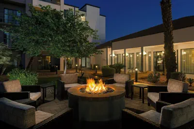 Photo 2 - Courtyard by Marriott Phoenix Airport