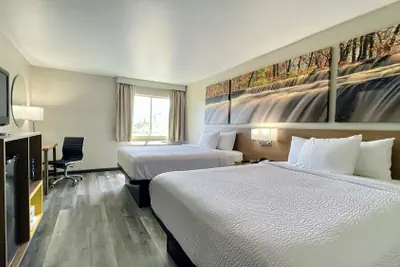 Photo 2 - Days Inn by Wyndham Columbus IN