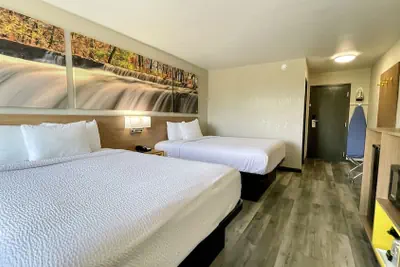 Photo 4 - Days Inn by Wyndham Columbus IN