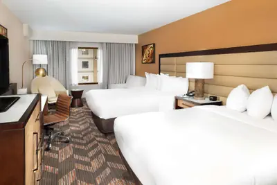 Photo 5 - DoubleTree by Hilton Hotel Lawrence