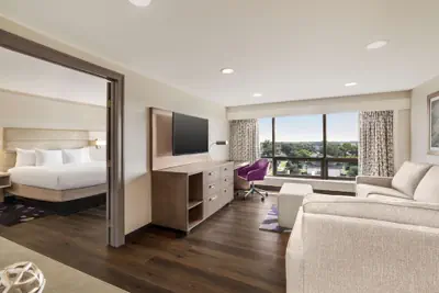 Photo 5 - DoubleTree by Hilton Hotel New Orleans Airport