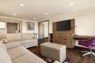Photo 4 - DoubleTree by Hilton Hotel New Orleans Airport