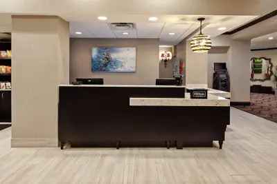 Photo 3 - DoubleTree by Hilton Hotel New Orleans Airport