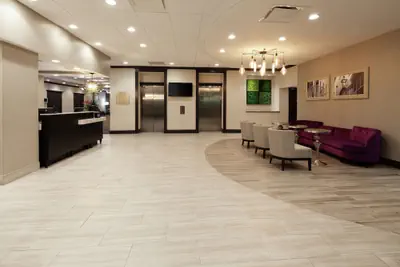 Photo 2 - DoubleTree by Hilton Hotel New Orleans Airport