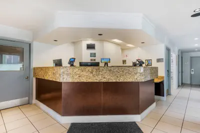 Photo 4 - MainStay Suites St. Louis - Galleria