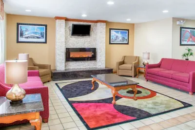 Photo 4 - Quality Inn Ottawa near Starved Rock State Park