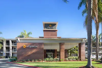 Photo 2 - La Quinta Inn & Suites by Wyndham Orange County Airport