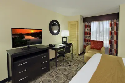 Photo 3 - Holiday Inn Express Augusta Downtown by IHG