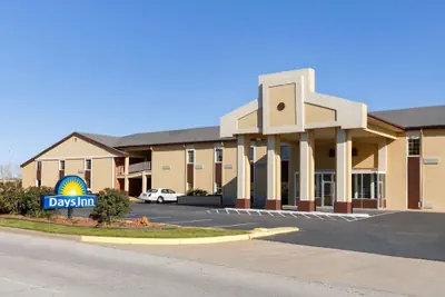 Photo 2 - Days Inn by Wyndham Lawton