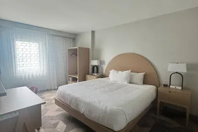 Photo 5 - Miami International Airport Hotel