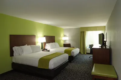 Photo 3 - Holiday Inn Express Hickory-Hickory Mart by IHG
