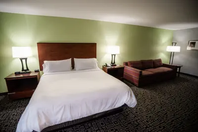 Photo 5 - Holiday Inn Express Hickory-Hickory Mart by IHG