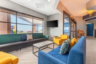 Photo 3 - Comfort Inn & Suites Madison - Airport