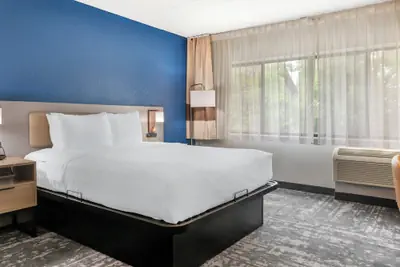 Photo 5 - Comfort Inn & Suites Madison - Airport