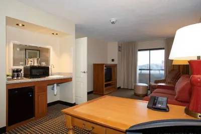 Photo 4 - Hilton Chicago/Oak Brook Suites