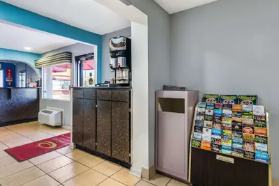Photo 3 - Econo Lodge Inn & Suites Virginia Beach - Norfolk