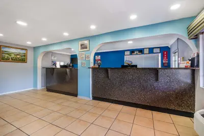 Photo 5 - Econo Lodge Inn & Suites Virginia Beach - Norfolk