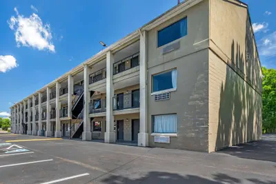 Photo 2 - Econo Lodge Inn & Suites Virginia Beach - Norfolk