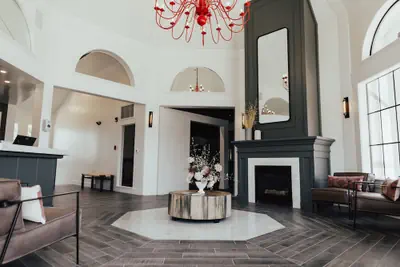 Photo 3 - Vinland Hotel and Lounge