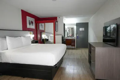 Photo 5 - Ramada by Wyndham Tulsa Broken Arrow