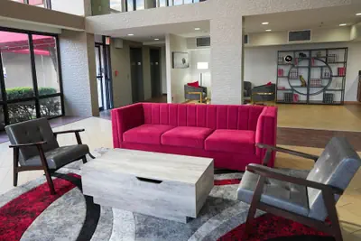 Photo 2 - Ramada by Wyndham Tulsa Broken Arrow
