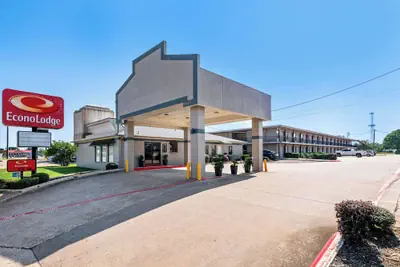 Photo 2 - Econo Lodge Texarkana I-30