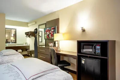 Photo 5 - Red Roof Inn PLUS+ Boston - Framingham