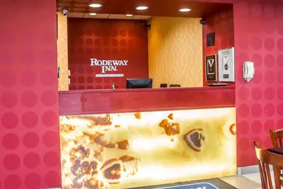 Photo 4 - Rodeway Inn Macarthur Airport