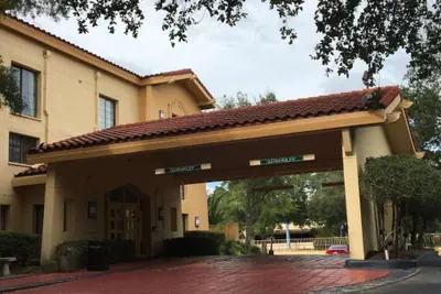 Photo 2 - Days Inn by Wyndham Gainesville University I-75