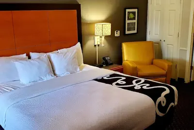 Photo 5 - Days Inn by Wyndham Gainesville University I-75