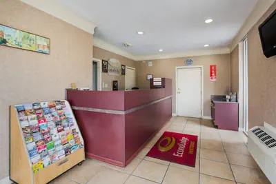 Photo 4 - Econo Lodge Williamsburg Historic Area