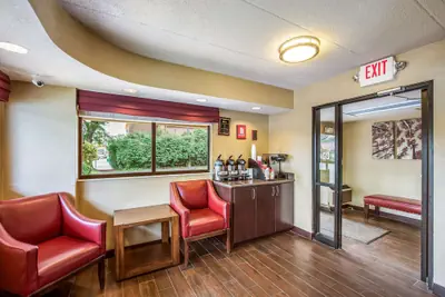 Photo 4 - Red Roof Inn Detroit - Plymouth/ Canton