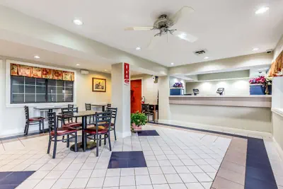 Photo 3 - Econo Lodge Berea