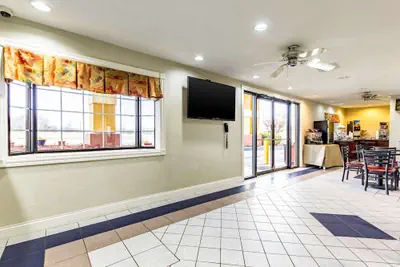 Photo 5 - Econo Lodge Berea