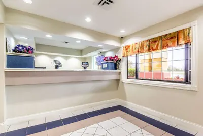 Photo 4 - Econo Lodge Berea
