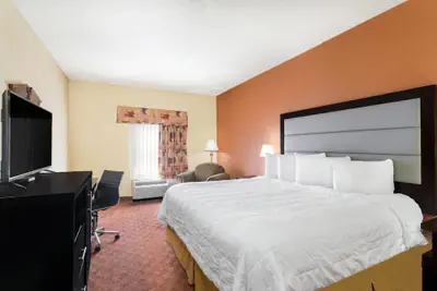 Photo 4 - Baymont by Wyndham Fayetteville