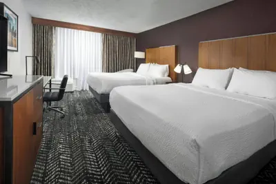 Photo 2 - Four Points by Sheraton Kansas City Airport