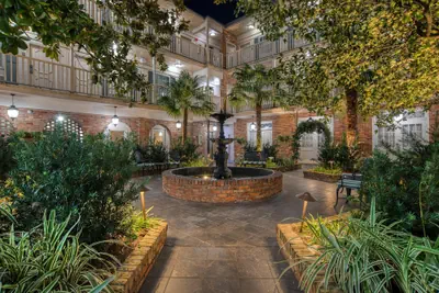 Photo 2 - Best Western Plus French Quarter Courtyard Hotel