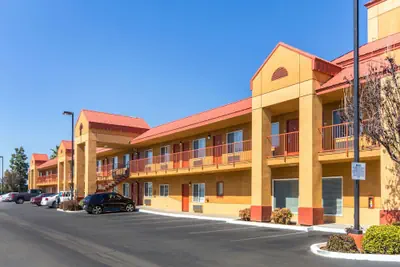 Photo 2 - Quality Inn Fresno Near University