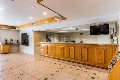 Photo 4 - Quality Inn Fresno Near University