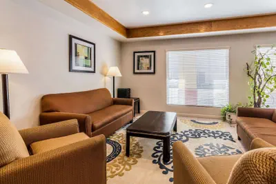 Photo 5 - Quality Inn Fresno Near University
