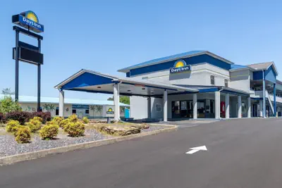 Photo 2 - Days Inn by Wyndham Greeneville