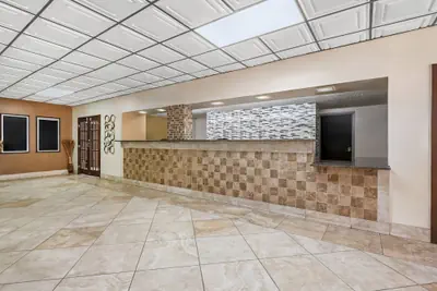 Photo 4 - Econo Lodge Carlsbad Caverns Area