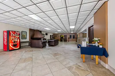 Photo 3 - Econo Lodge Carlsbad Caverns Area