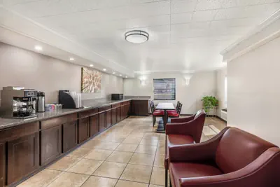 Photo 4 - Red Roof Inn North Dallas - Park Central