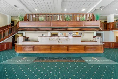 Photo 3 - Rogue Regency Inn Medford Airport
